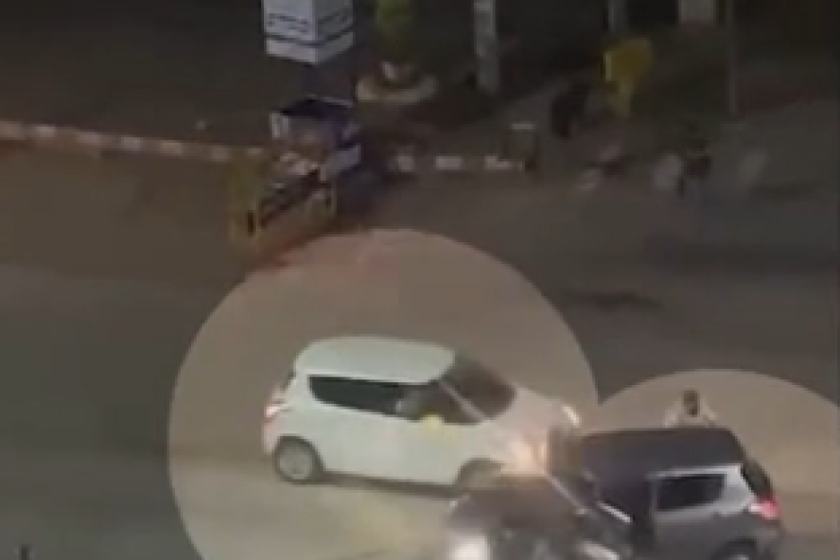 Two Cars and Six Men: Dramatic Footage of Roadside Brawl in Karnataka